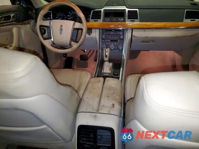 Zdjęcie 8 z 13 samochodu: 2010 LINCOLN MKS VIN:1LNHL9ER5AG611409 - miniatura