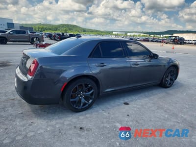 Trzecie zdjęcie samochodu z tyłu: 2022 CHRYSLER 300 TOURING VIN:2C3CCAAG3NH131145 - miniatura