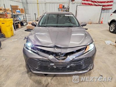 Piąte zdjęcie samochodu w środku: 2019 TOYOTA CAMRY LE VIN:4T1B11HK3KU753112 - miniatura