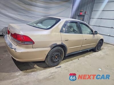 Trzecie zdjęcie samochodu z tyłu: 2001 HONDA ACCORD LX VIN:1HGCG66521A052600 - miniatura