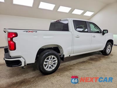 Trzecie zdjęcie samochodu z tyłu: 2026 CHEVROLET SILVERADO K1500 RST VIN:1GCUKEED0TZ124015 - miniatura