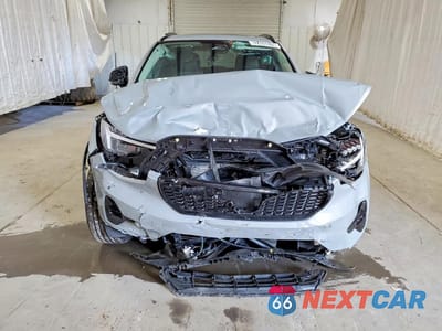 Piąte zdjęcie samochodu w środku: 2026 VOLVO XC40 PLUS VIN:YV4L12UC3T2795755 - miniatura