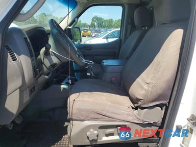 Zdjęcie 7 z 13 samochodu: 2015 NISSAN NV 2500 HD SL VIN:1N6AF0KY1FN804774 - miniatura