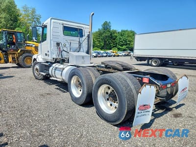 Drugie zdjęcie samochodu z przodu: 2016 VOLVO VN VNL - SEMI TRUCK VIN:4V4NC9EH6GN959341 - miniatura