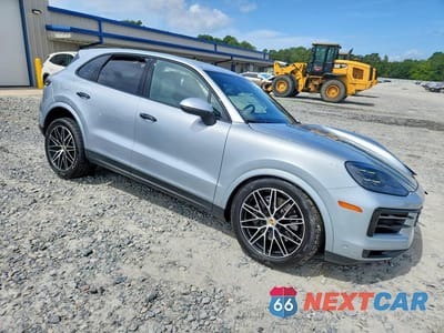 Czwarte zdjęcie samochodu z boku: 2024 PORSCHE CAYENNE VIN:WP1AA2AY2RDA05075 - miniatura