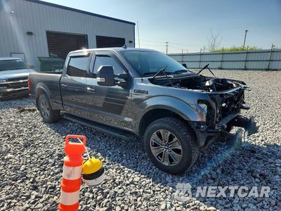 Czwarte zdjęcie samochodu z boku: 2018 FORD F150 SUPERCREW VIN:1FTFW1E55JFD63900 - miniatura