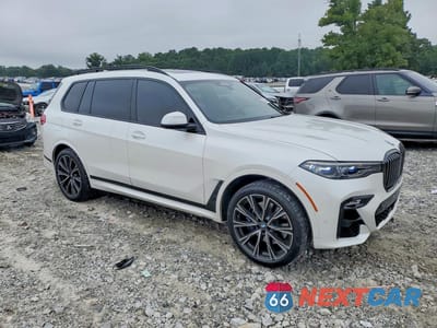 Czwarte zdjęcie samochodu z boku: 2022 BMW X7 M50I VIN:5UXCX6C04N9J84321 - miniatura