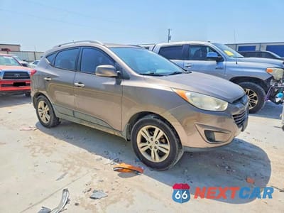 Czwarte zdjęcie samochodu z boku: 2011 HYUNDAI TUCSON GLS VIN:KM8JU3AC6BU261837 - miniatura