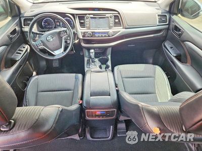 Zdjęcie 8 z 13 samochodu: 2018 TOYOTA HIGHLANDER LE PLUS VIN:5TDBZRFH3JS831801 - miniatura