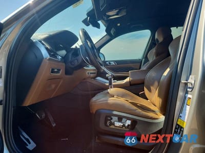 Zdjęcie 7 z 14 samochodu: 2020 BMW X5 M VIN:5YMJU0C0XL9D64019 - miniatura
