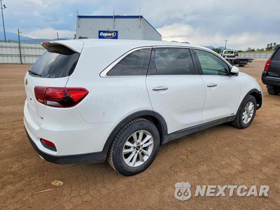 Trzecie zdjęcie samochodu z tyłu: 2019 KIA SORENTO LX V6 VIN:5XYPGDA52KG514473 - miniatura