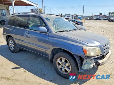 Czwarte zdjęcie samochodu z boku: 2005 TOYOTA HIGHLANDER LIMITED VIN:JTEDP21A550054770 - miniatura