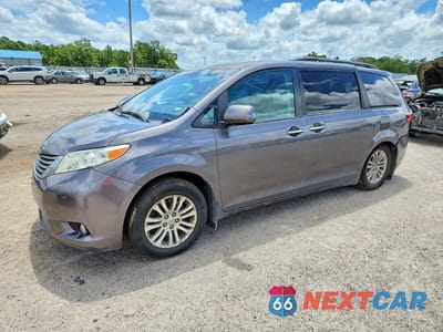 2017 TOYOTA SIENNA XLE 8-PASSENGER 5TDYZ3DC1HS809336 - główne zdjęcie licytacji z USA - miniatura