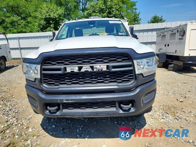 Piąte zdjęcie samochodu w środku: 2019 RAM 3500 VIN:3C7WR8AJ8KG649889 - miniatura
