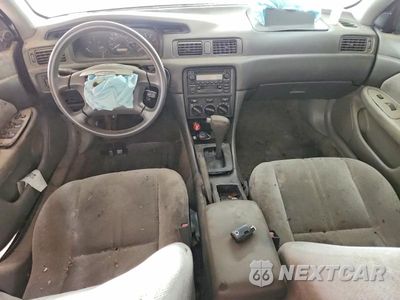 Zdjęcie 8 z 12 samochodu: 2001 TOYOTA CAMRY LE VIN:4T1BG22K41U042823 - miniatura