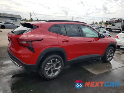 Trzecie zdjęcie samochodu z tyłu: 2026 CHEVROLET TRAX 1LT VIN:KL77LHEP2TC176588 - miniatura