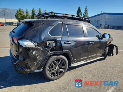 Trzecie zdjęcie samochodu z tyłu: 2021 TOYOTA RAV4 PRIME SE VIN:JTMAB3FV9MD036013 - miniatura