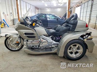 Trzecie zdjęcie samochodu z tyłu: 2003 HONDA GL1800 VIN:1HFSC47003A211992 - miniatura
