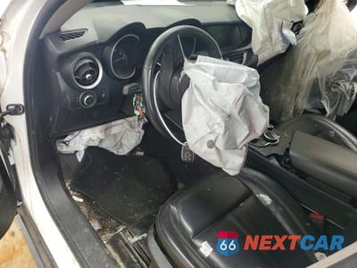Zdjęcie 8 z 12 samochodu: 2019 ALFA ROMEO STELVIO VIN:ZASPAKAN3K7C30134 - miniatura