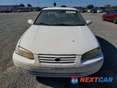 Piąte zdjęcie samochodu w środku: 1998 TOYOTA CAMRY LE VIN:JT2BG22K4W0116477 - miniatura