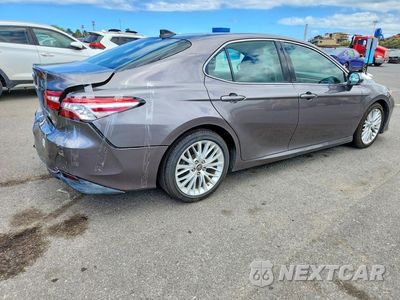 Trzecie zdjęcie samochodu z tyłu: 2018 TOYOTA CAMRY L VIN:4T1B11HK0JU070556 - miniatura