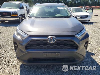 Piąte zdjęcie samochodu w środku: 2021 TOYOTA RAV4 XLE PREMIUM VIN:2T3B6RFV1RW059985 - miniatura