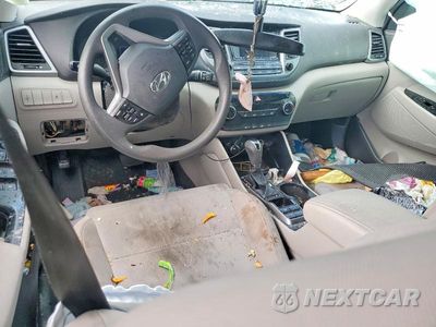 Zdjęcie 8 z 12 samochodu: 2017 HYUNDAI TUCSON SE VIN:KM8J23A49HU526306 - miniatura
