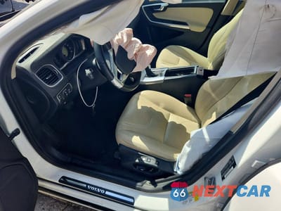 Zdjęcie 7 z 12 samochodu: 2017 VOLVO S60 VIN:YV126MFL8H2423631 - miniatura