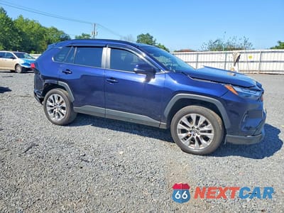 Czwarte zdjęcie samochodu z boku: 2025 TOYOTA RAV4 XLE PREMIUM VIN:2T3A1RFV1SW529996 - miniatura