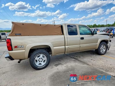 Trzecie zdjęcie samochodu z tyłu: 2006 CHEVROLET SILVERADO K1500 VIN:1GCEK19B06Z268741 - miniatura