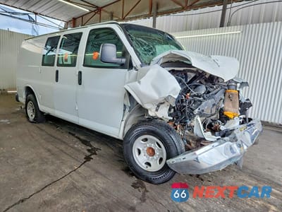 Czwarte zdjęcie samochodu z boku: 2016 GMC SAVANA G2500 VIN:1GTW7AFF1G1902264 - miniatura