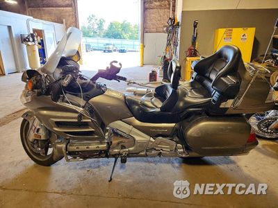 Trzecie zdjęcie samochodu z tyłu: 2006 HONDA GL1800 VIN:1HFSC47F66A505308 - miniatura