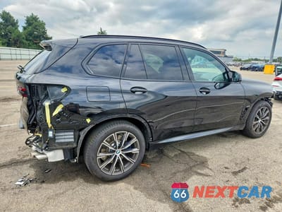 Trzecie zdjęcie samochodu z tyłu: 2025 BMW X5 M60I VIN:5UX33EU04S9Y17755 - miniatura