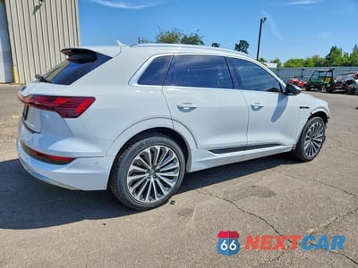 Trzecie zdjęcie samochodu z tyłu: 2019 AUDI E-TRON PRESTIGE VIN:WA1VABGE0KB020797 - miniatura