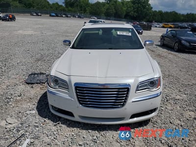 Piąte zdjęcie samochodu w środku: 2011 CHRYSLER 300C VIN:2C3CA6CTXBH530160 - miniatura
