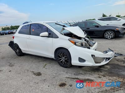 Czwarte zdjęcie samochodu z boku: 2012 TOYOTA YARIS 3-DOOR L VIN:JTDJTUD32CD508698 - miniatura