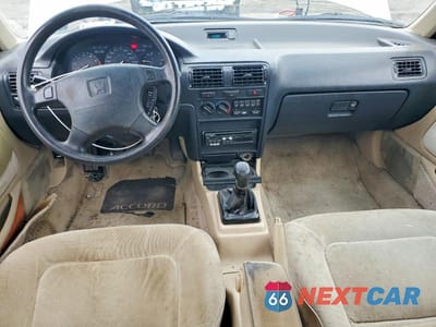 Zdjęcie 8 z 12 samochodu: 1992 HONDA ACCORD LX VIN:1HGCB7555NA121789 - miniatura