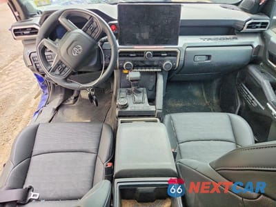 Zdjęcie 8 z 12 samochodu: 2024 TOYOTA TACOMA TRD OFF-ROAD VIN:3TMLB5JN5RM064236 - miniatura