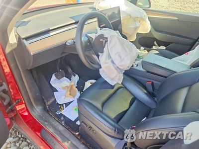 Zdjęcie 8 z 12 samochodu: 2025 TESLA MODEL Y VIN:7SAYGDED0SA362254 - miniatura