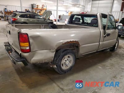 Trzecie zdjęcie samochodu z tyłu: 2002 CHEVROLET SILVERADO C1500 VIN:1GCEC14W62Z133250 - miniatura