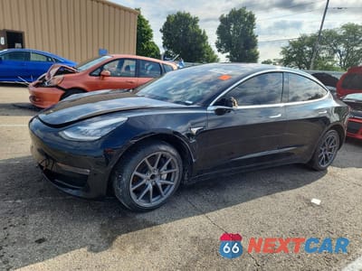 2019 TESLA MODEL 3 5YJ3E1EA2KF297623 - główne zdjęcie licytacji z USA - miniatura