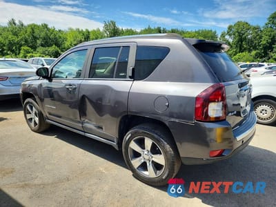 Drugie zdjęcie samochodu z przodu: 2016 JEEP COMPASS LATITUDE VIN:1C4NJDEB6GD598263 - miniatura