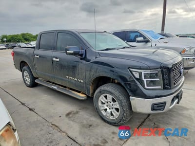 Czwarte zdjęcie samochodu z boku: 2019 NISSAN TITAN SV VIN:1N6AA1EK9KN510223 - miniatura