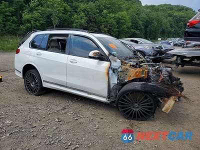 Czwarte zdjęcie samochodu z boku: 2021 BMW X7 ALPINA XB7 VIN:5UXCX6C13M9F71226 - miniatura