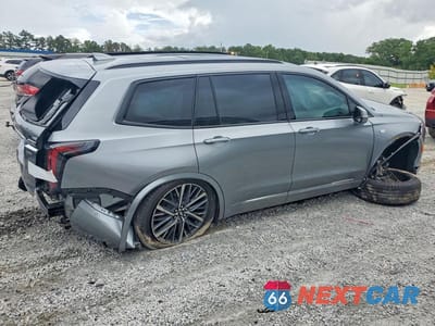 Trzecie zdjęcie samochodu z tyłu: 2023 CADILLAC XT6 SPORT VIN:1GYKPGRS4PZ228276 - miniatura