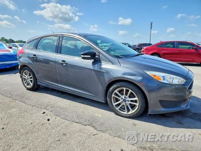 Czwarte zdjęcie samochodu z boku: 2017 FORD FOCUS SE VIN:1FADP3K21HL346555 - miniatura