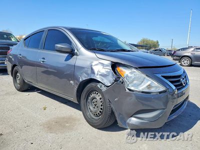 Czwarte zdjęcie samochodu z boku: 2018 NISSAN VERSA SV VIN:3N1CN7AP1JL851606 - miniatura