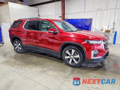 Czwarte zdjęcie samochodu z boku: 2023 CHEVROLET TRAVERSE LT VIN:1GNEVHKW1PJ237633 - miniatura