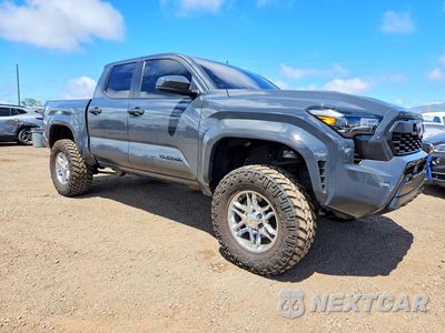 Czwarte zdjęcie samochodu z boku: 2024 TOYOTA TACOMA SR5 VIN:3TYLB5JN3RT048377 - miniatura