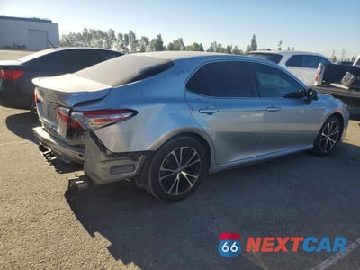 Trzecie zdjęcie samochodu z tyłu: 2018 TOYOTA CAMRY SE VIN:4T1B11HK7JU125150 - miniatura